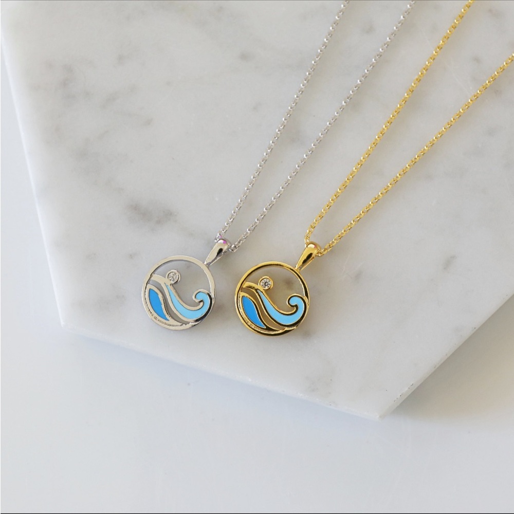 Wave and sun circle pendant necklace - Picture 3 of 8